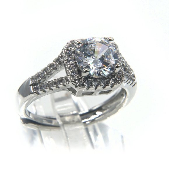 Silver ring with Cz stone. - Picture 1 of 3